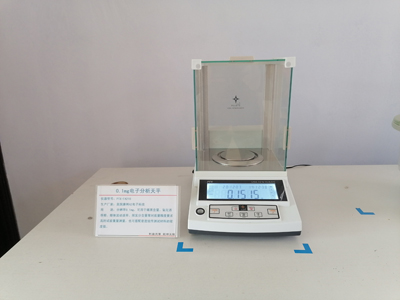 電子分析天平